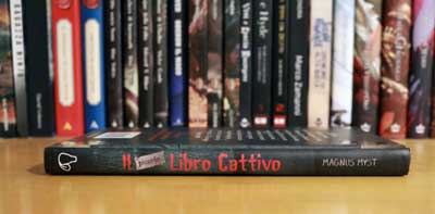 piccolo libro cattivo dorso